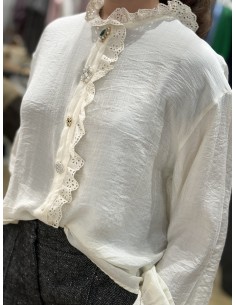 Top écru boutons bijoux